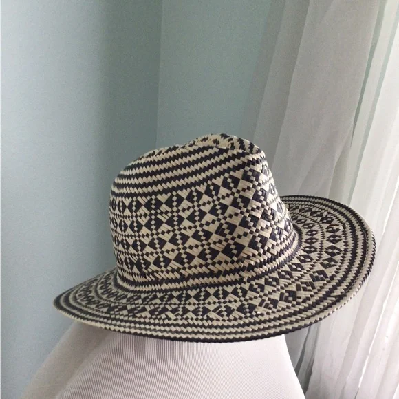 Hat - Picture 2 of 6